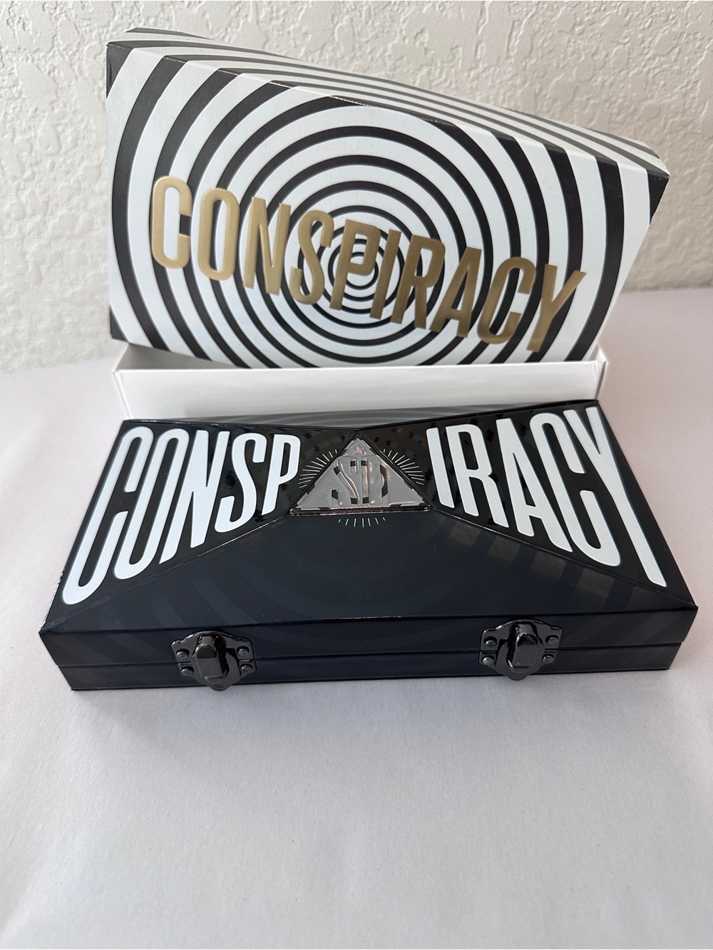 Jeffree Star Cosmetics Conspiracy Makeup Palette